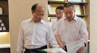 內(nèi)蒙古自治區(qū)政協(xié)黨組書(shū)記、主席李秀領(lǐng)考察、調(diào)研我公司